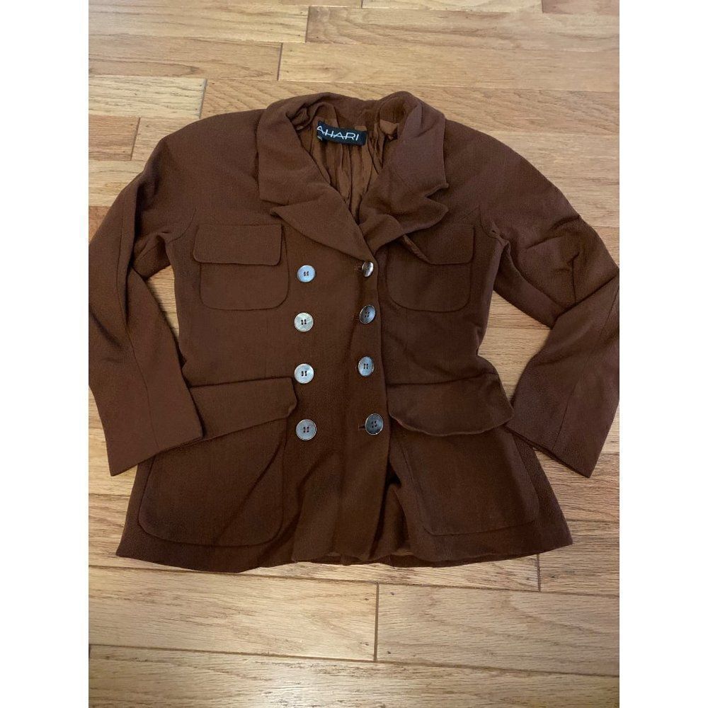 Tahari, women's brown wool double button closure w pockets career blazer size 6